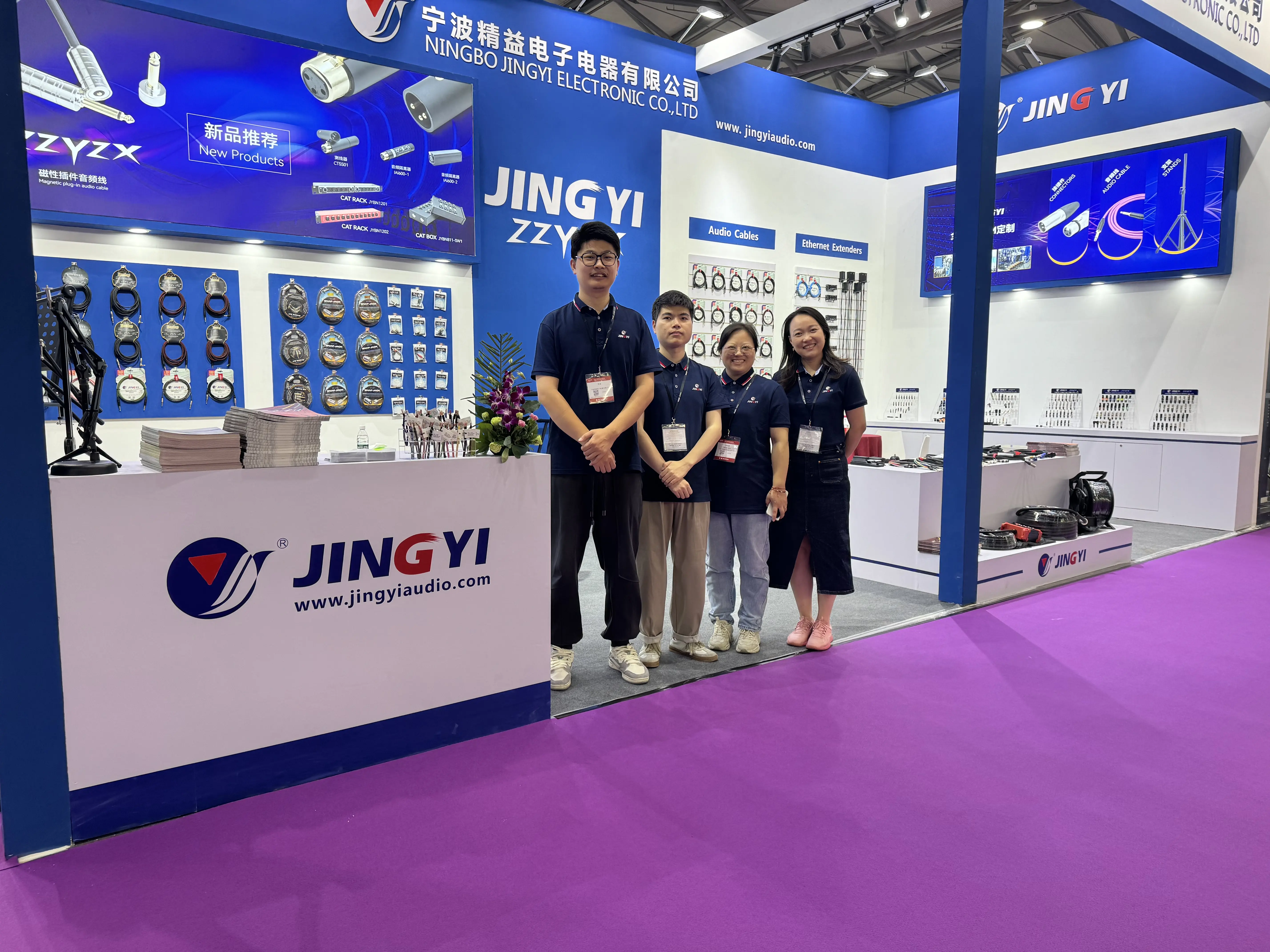 展會上的銷售團隊