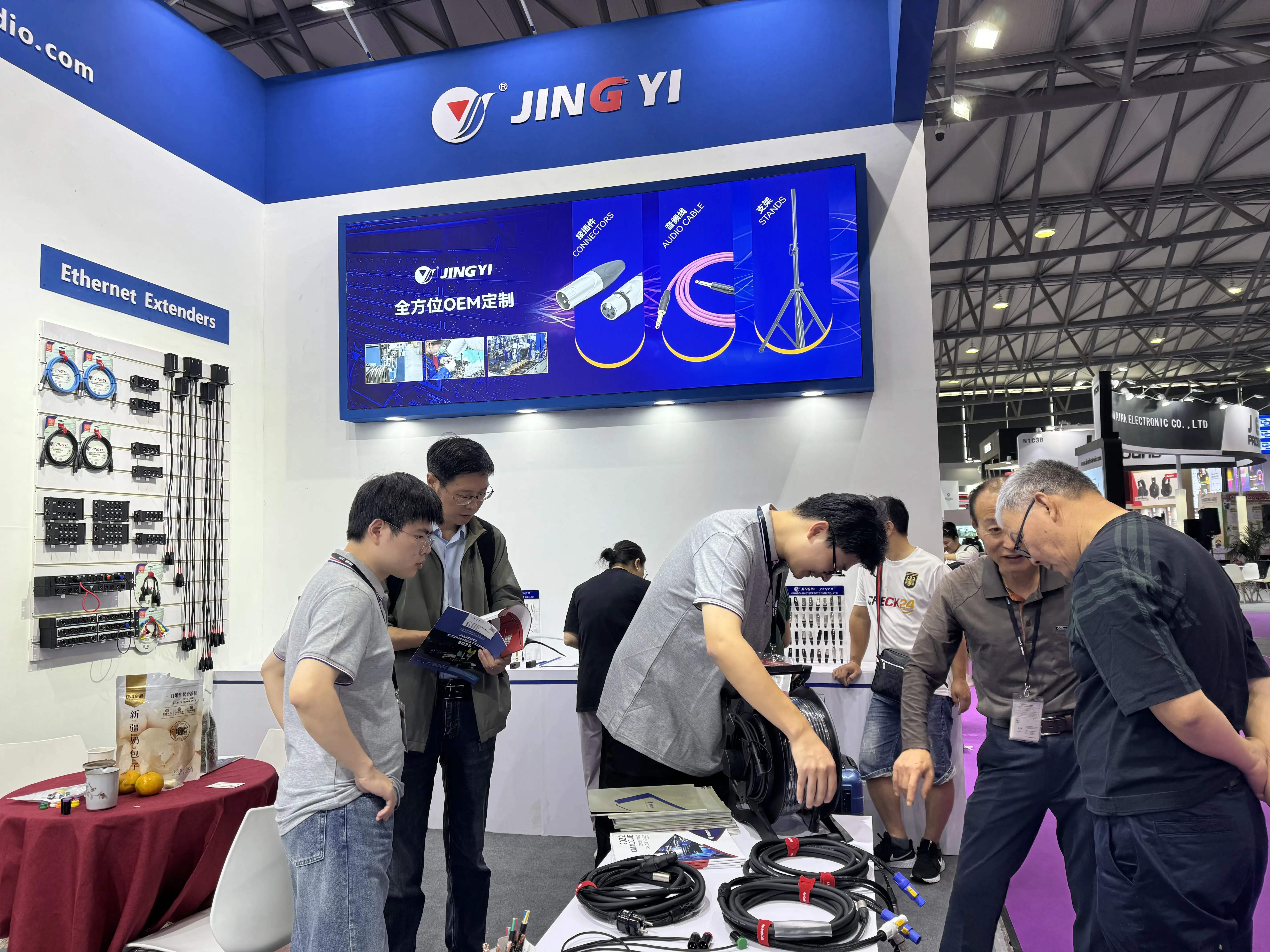 展會上忙碌的展位