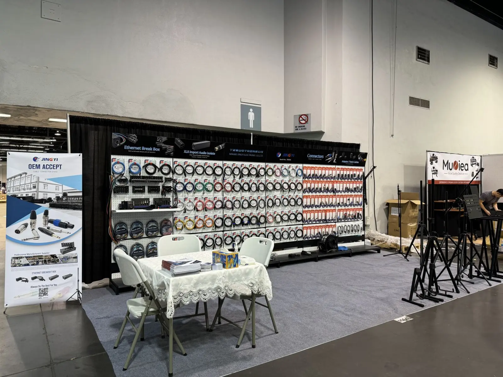 NAMM 展會上的展位.jpg